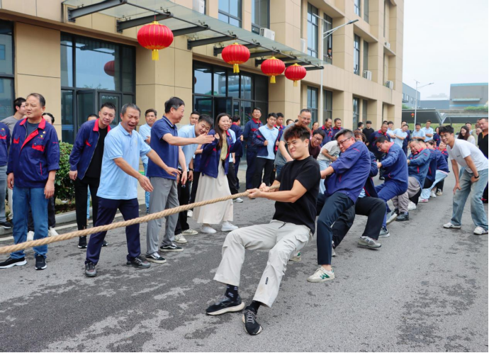 公司舉辦迎國(guó)慶“安裝杯”職工拔河比賽
